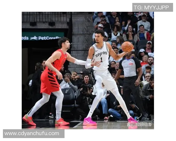 文班亚马首场比赛表现惊人五次盖帽并隔扣字母哥引发热烈讨论