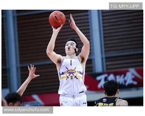 李根：从篮球场上的传奇到人生舞台的奋斗者之路