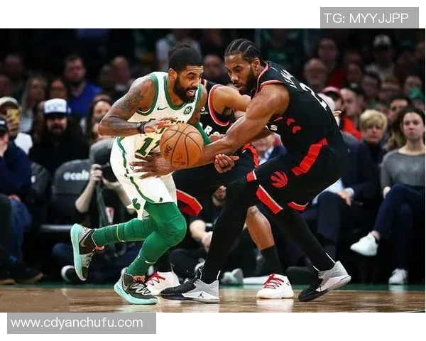 湖人队与骑士队激烈对抗赛引发球迷热议精彩瞬间回顾